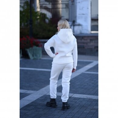 Baltas laisvalaikio kostiumas „Rasa“ 1
