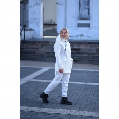 Baltas trikotažinis kostiumas „Laima“ 2